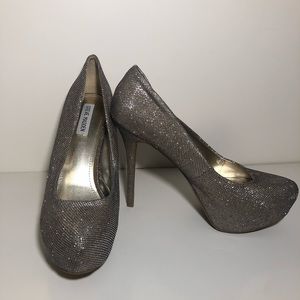 Steve Madden 5in Gold Sparkle Pumps